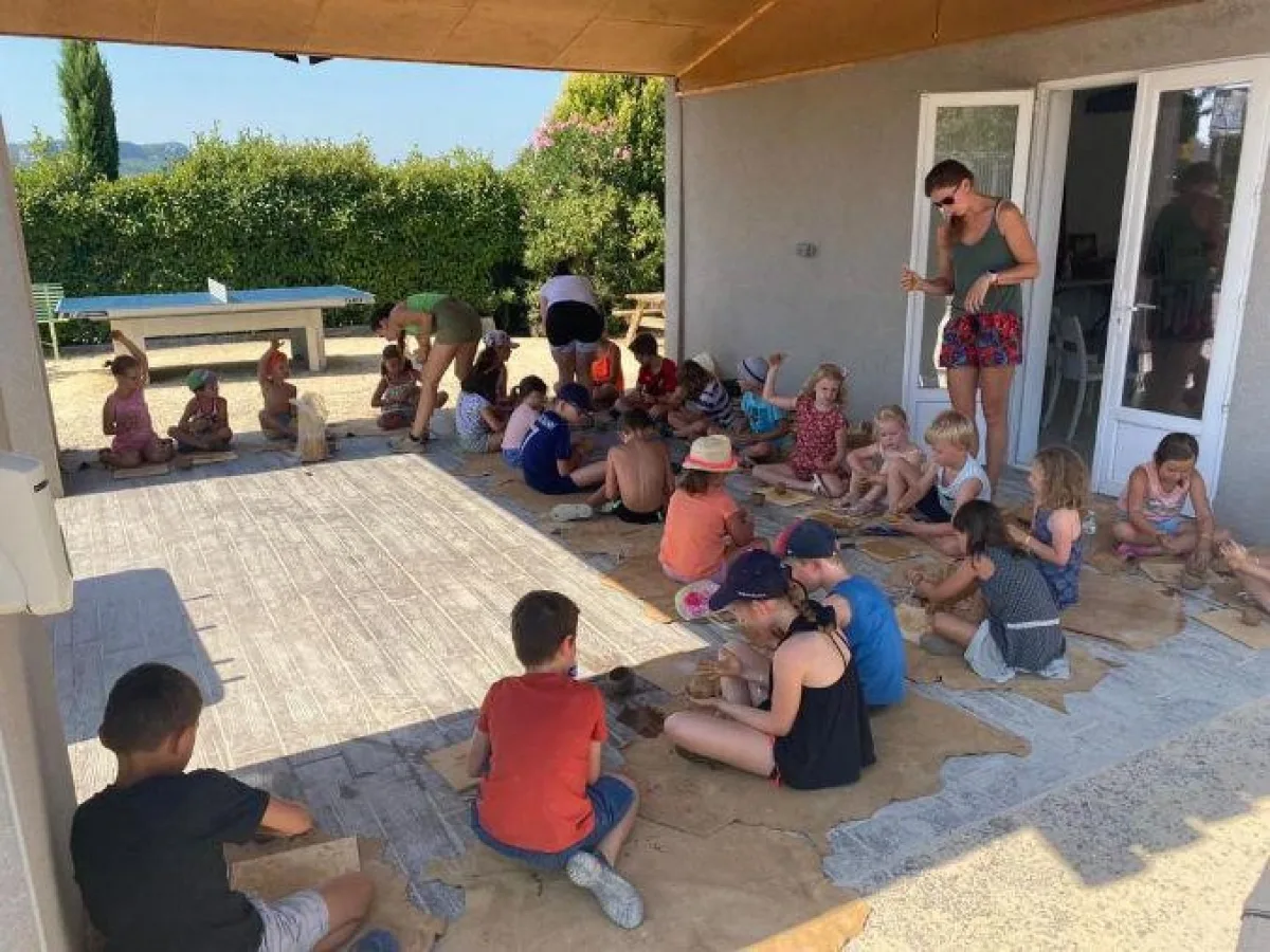 Les campings "réservés aux adultes" font le plein