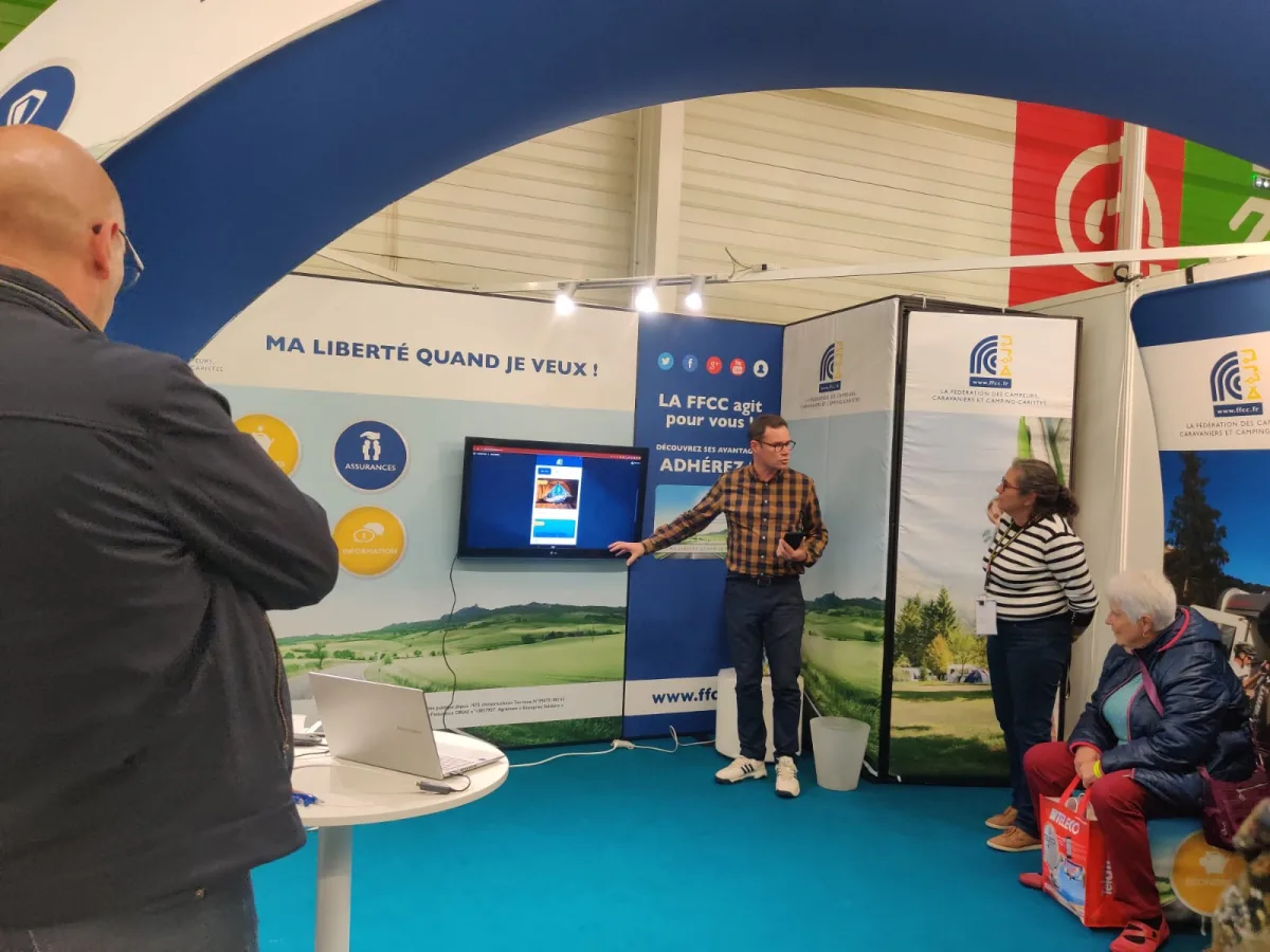 Présentation de l'application FFCC - Tourisme et Plein air au Salon des Véhicules de Loisirs du Bourget !