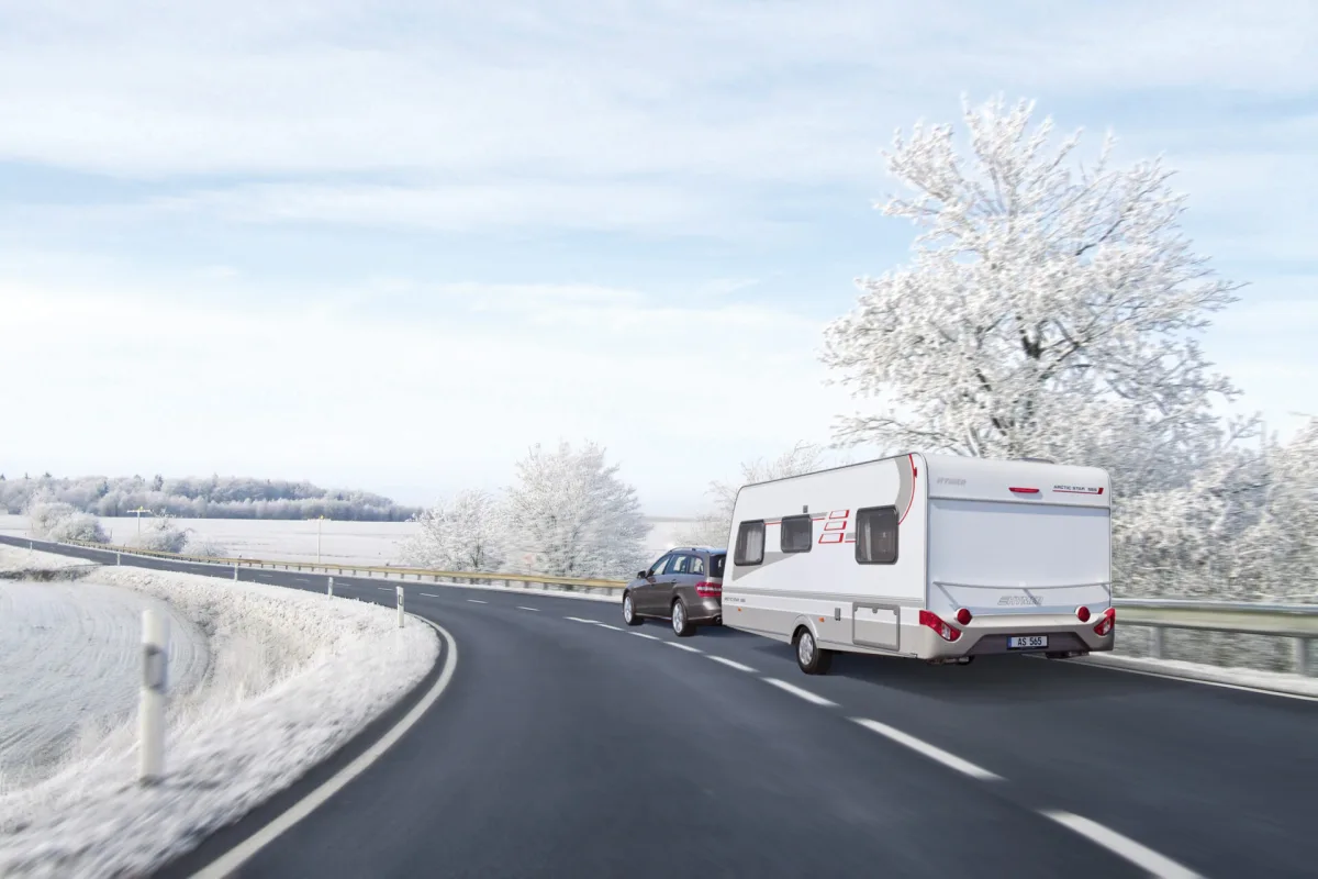 Règles de conduite en hiver pour camping-car et caravane