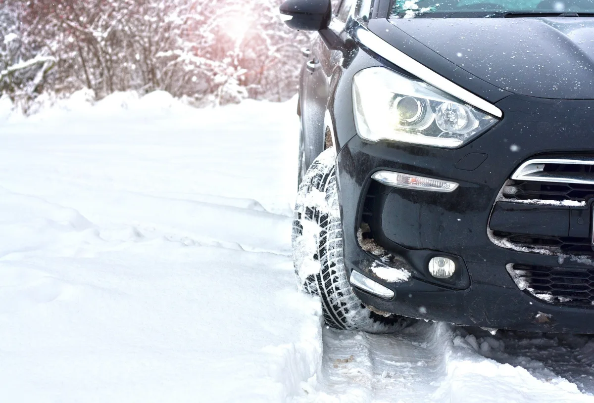 Obligation de détenir des chaînes ou d’équiper les véhicules de pneus hiver : la FFCC fait le point pour vous !