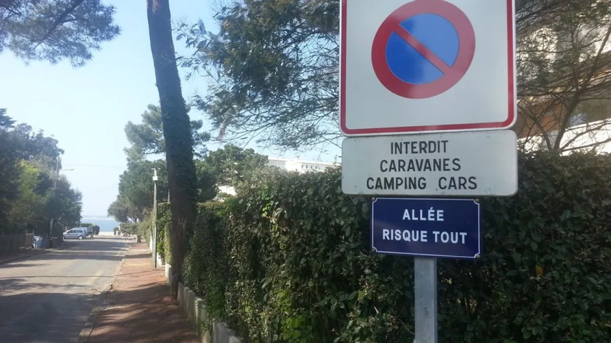 Stationnement des camping-cars : droits et devoirs.